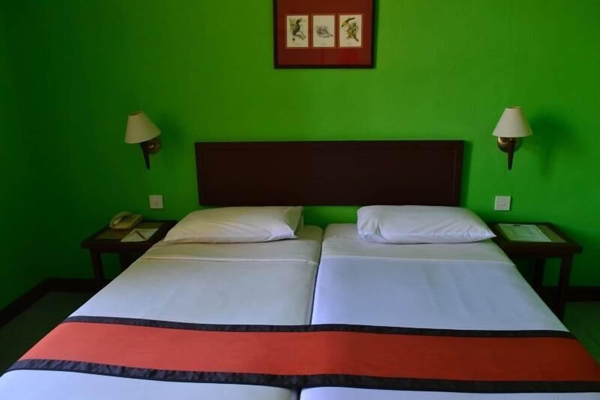 Geopark Hotel Padang Mat Sirat Esterno foto