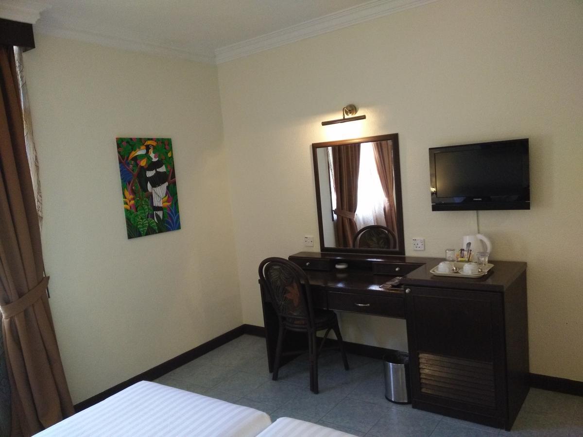 Geopark Hotel Padang Mat Sirat Esterno foto